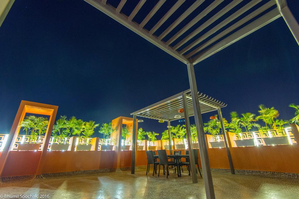 The Elements Hotel Rajkot Exterior photo