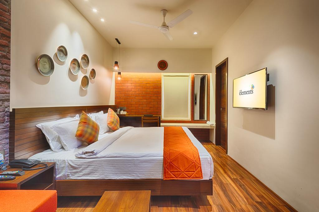 The Elements Hotel Rajkot Exterior photo